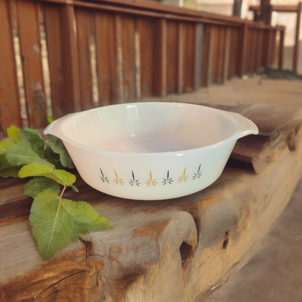 VINTAGE ANCHOR HOCKING FIRE KING CASSEROLE DISH 1.5 QT 437 Atomic Starburst
